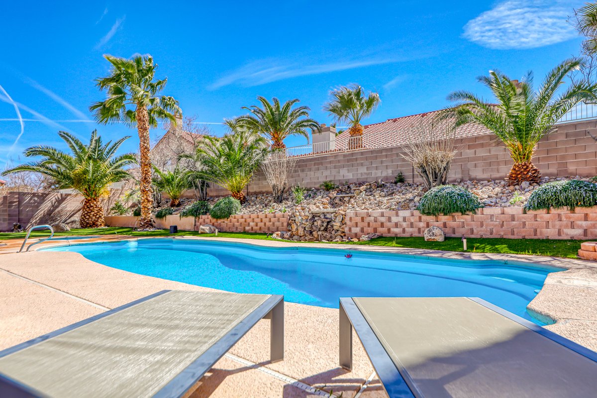 Spacious 5BR: Mins from LV Strip