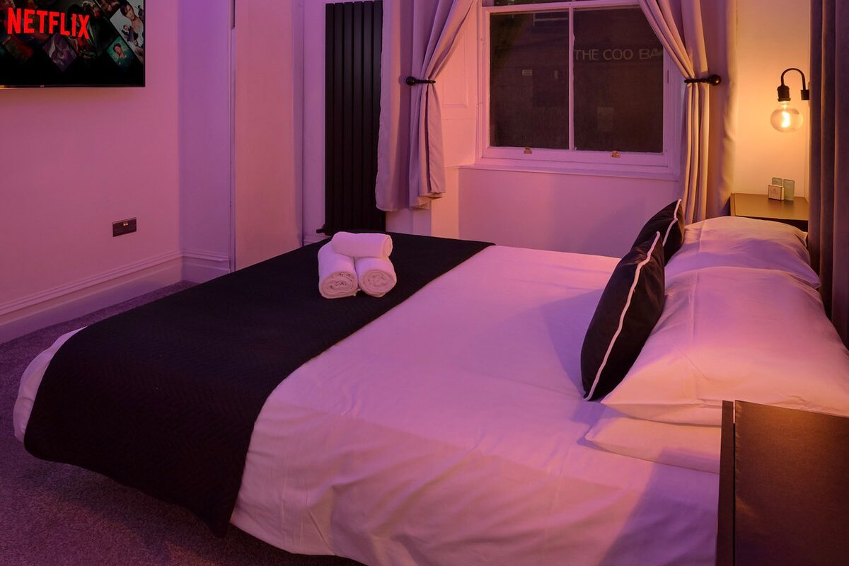 Luxury Apartment by the Castle (2Bedroom) gallery image 3