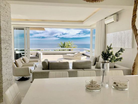 Photo 2 of Aqua Villa accommodation in Camps Bay, Cape Town with 5 bedrooms and 5 bathrooms