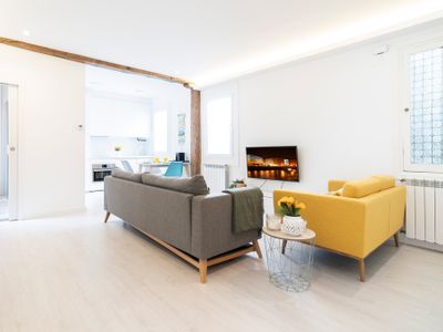 OCEAN WHITE NEAR THE BEACH