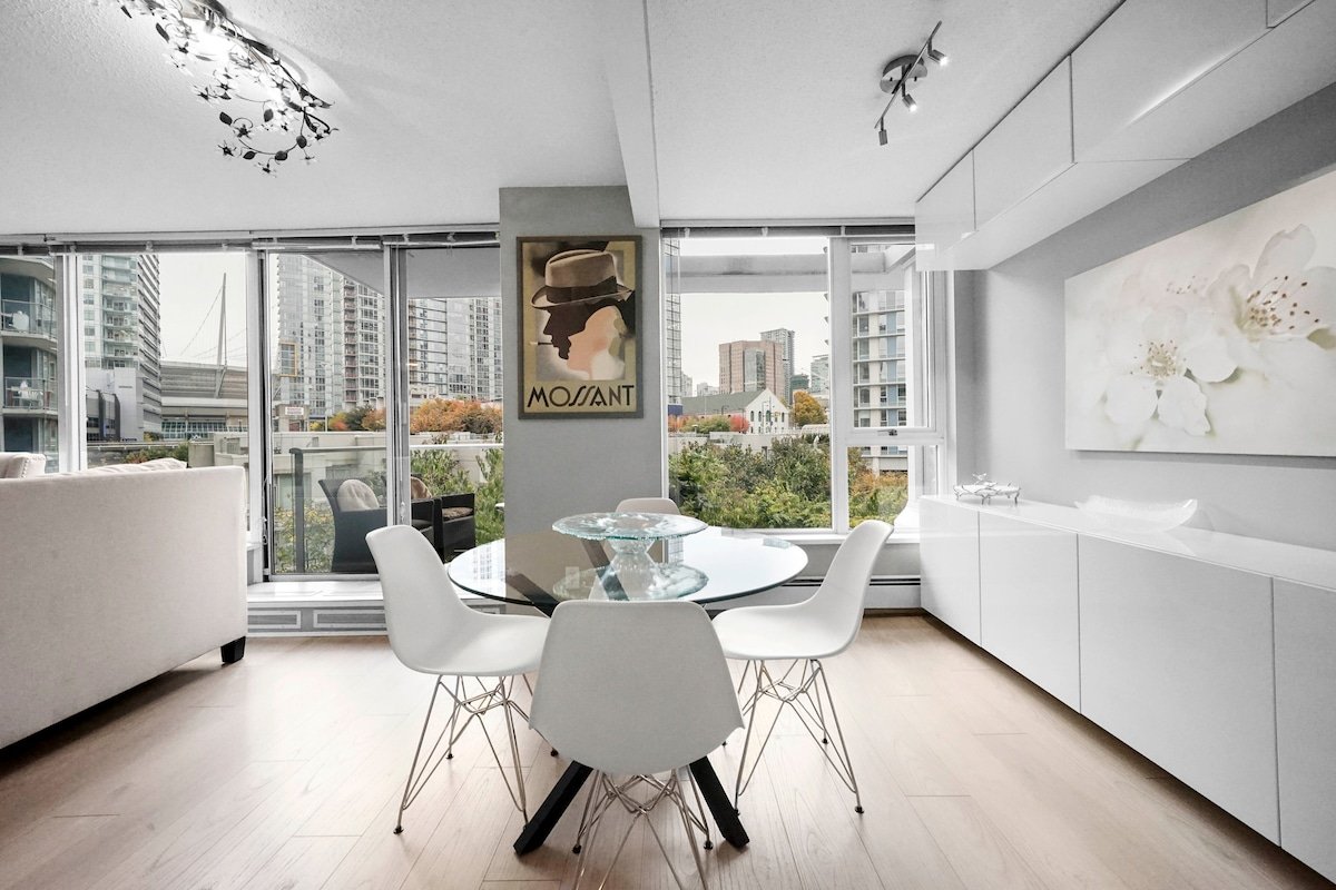 Luxurious, Designer 3 bedrooms Condo – Sleeps 8 gallery image 2