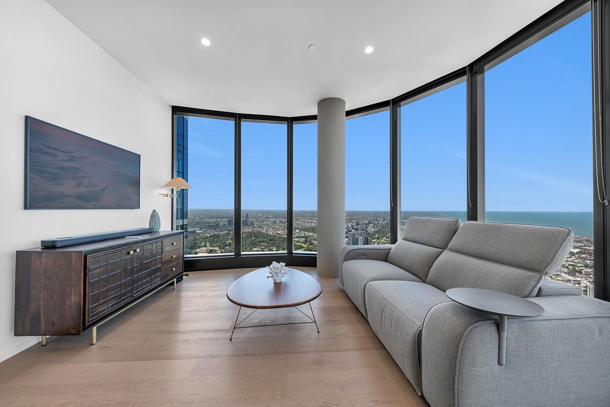 Luxury 84th Floor Apartment with Views