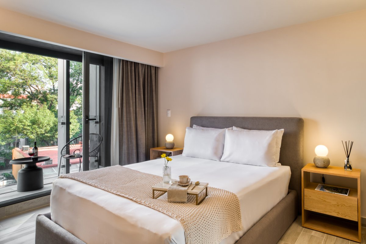 Modern Balcony Apt in Upscale Location+Rooftop+Gym