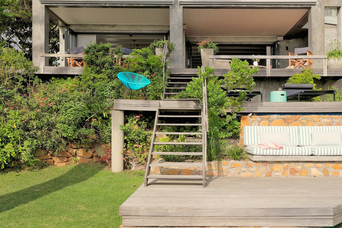 “The Palm” Unique Beach Retreat gallery image 3