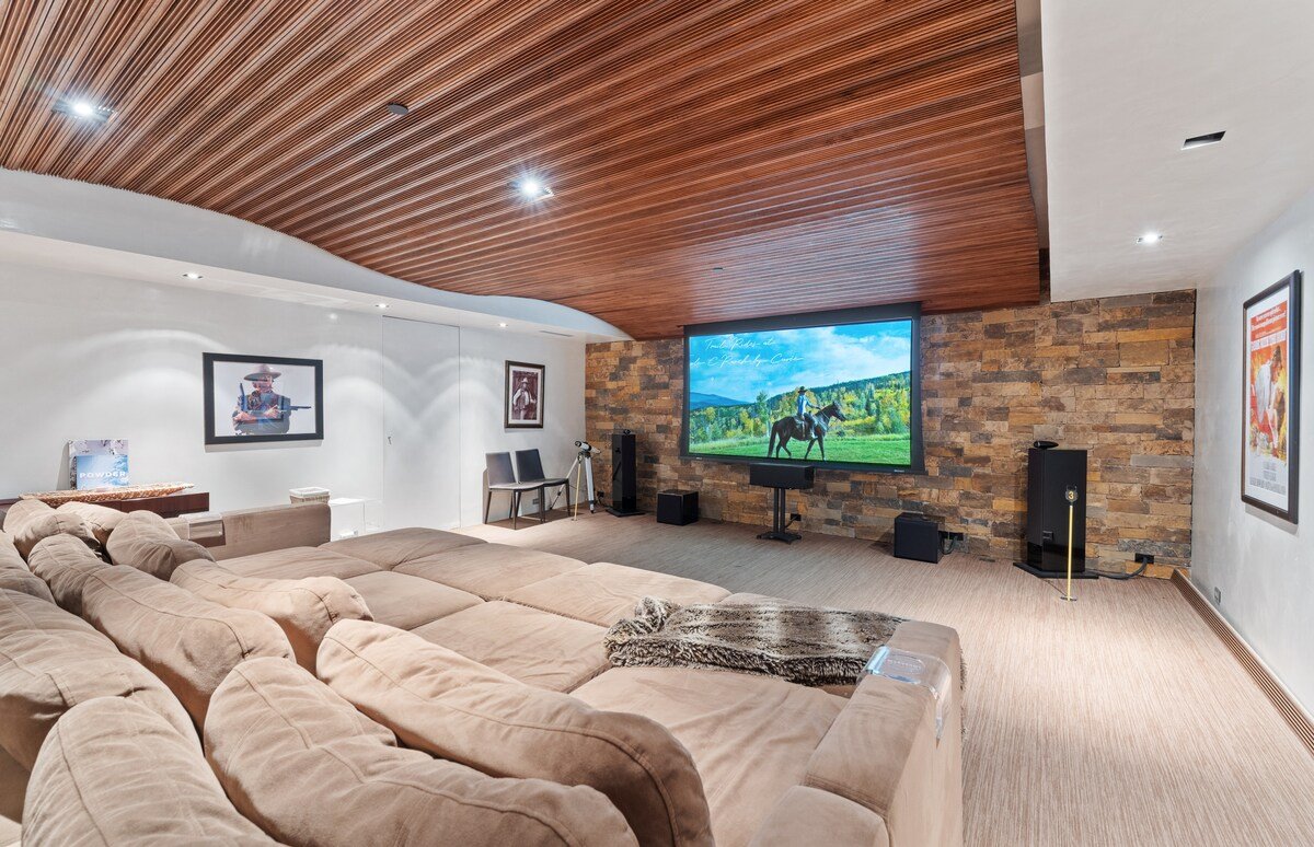 Luxury Retreat | Game Room, Hot Tub & Grand Living gallery image 5