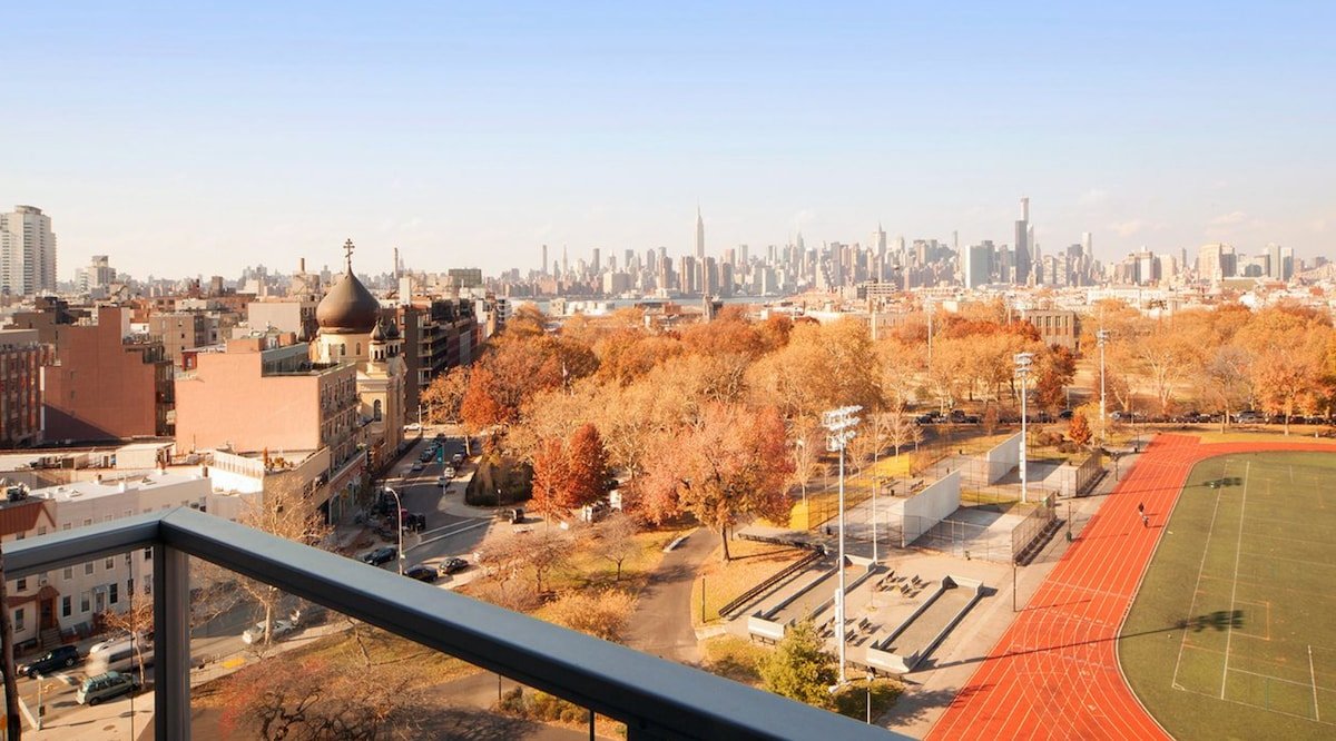 Lux Greenpoint PH 15 Foot Windows, Views& Terrace gallery image 4