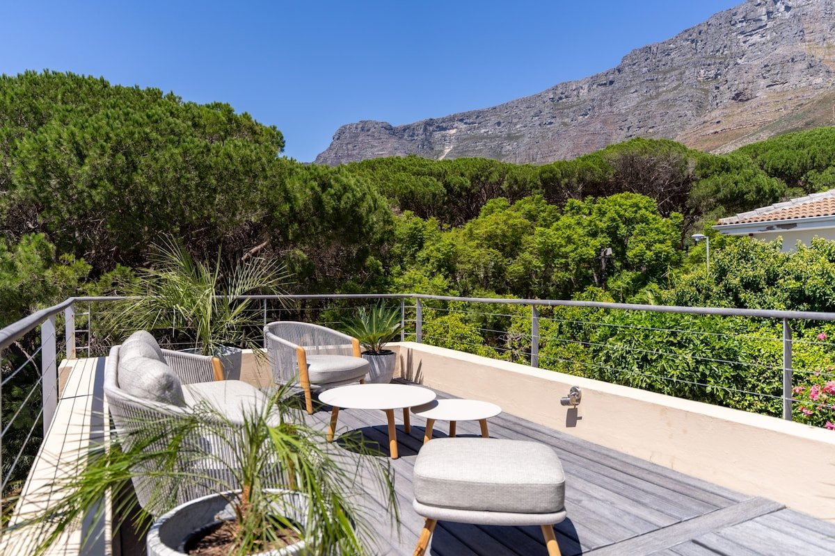 Villa with stunning views gallery image 3