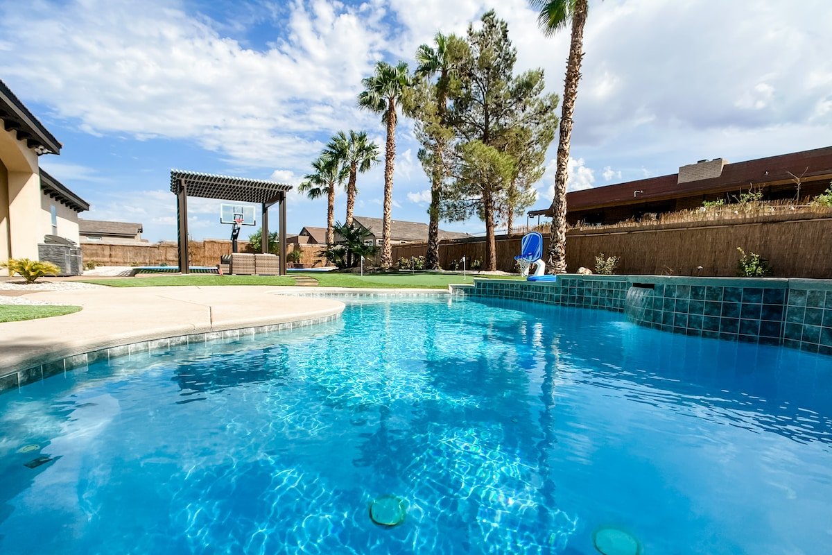 Paradise Backyard, Pool, Basketball Court, Games+! gallery image 3