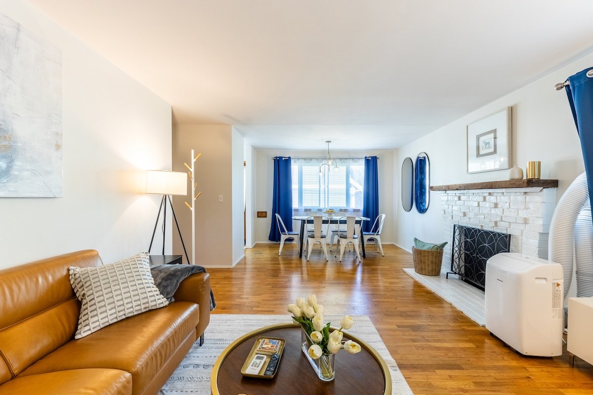 Prime Stay Minutes to UVillage/HuskyStadium/UW gallery image 3