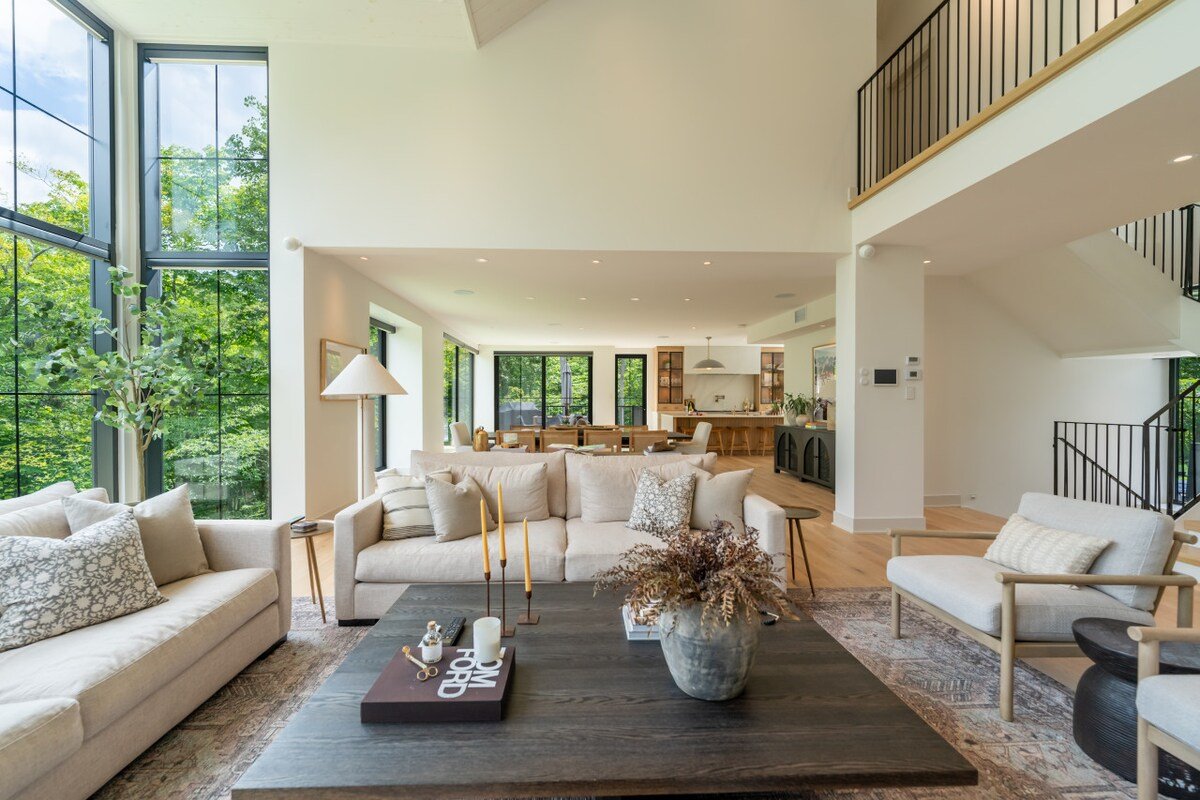 7,000sf chalet w/hot tub, firepit, chef’s kitchen gallery image 4