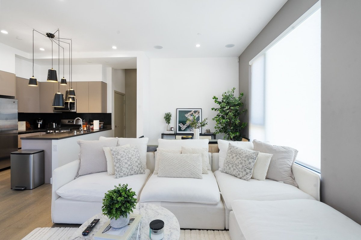 Luxurious Westside Townhome with Views and Parking gallery image 4