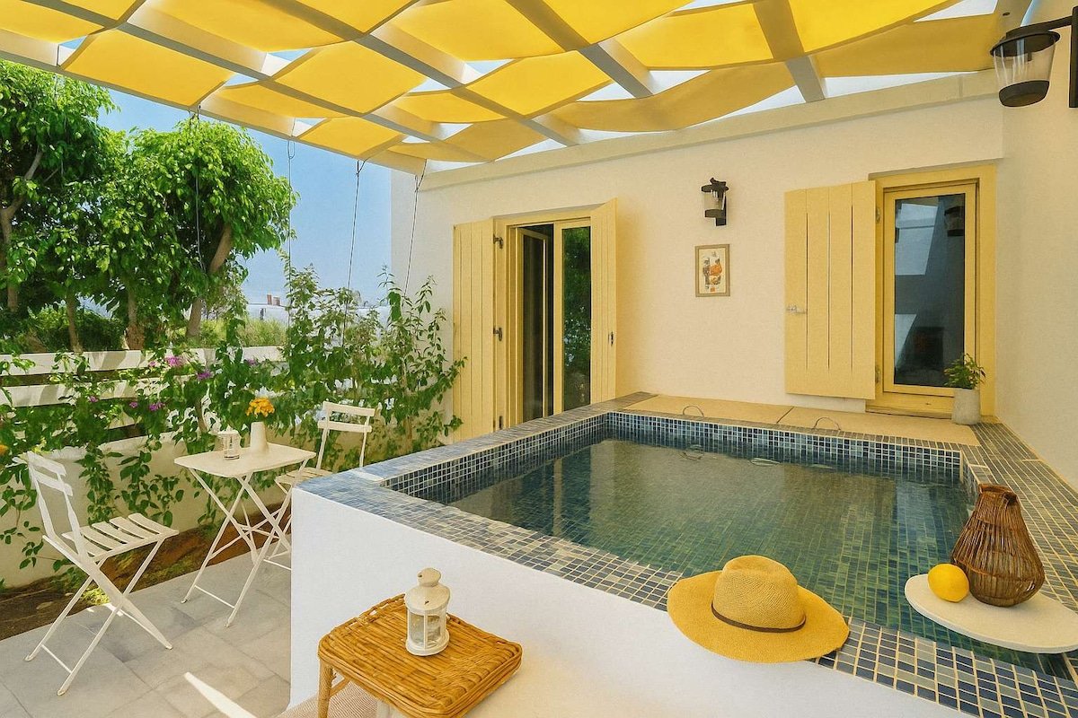 Villa Maria Ultimate Gems – Naoussa Waves Suites gallery image 3