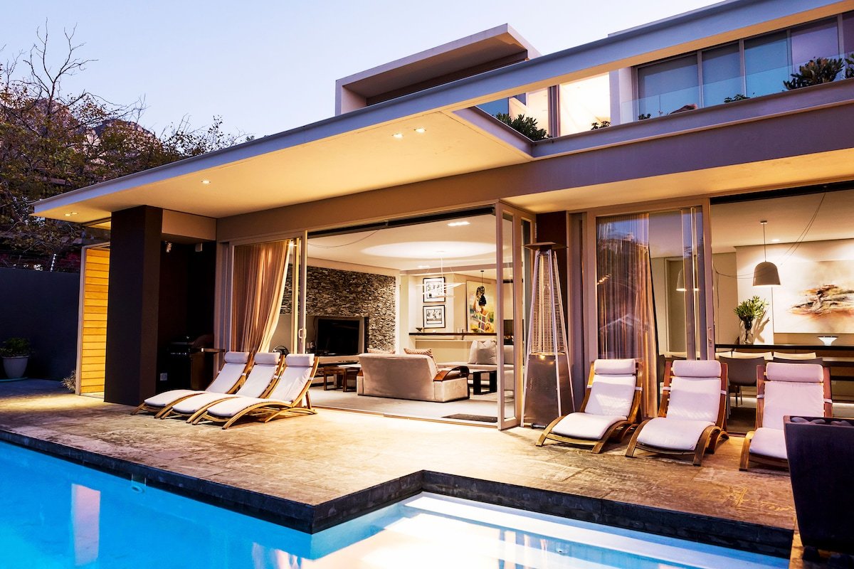 Luxury 4 bed Villa, 5-Star, Camps Bay gallery image 2