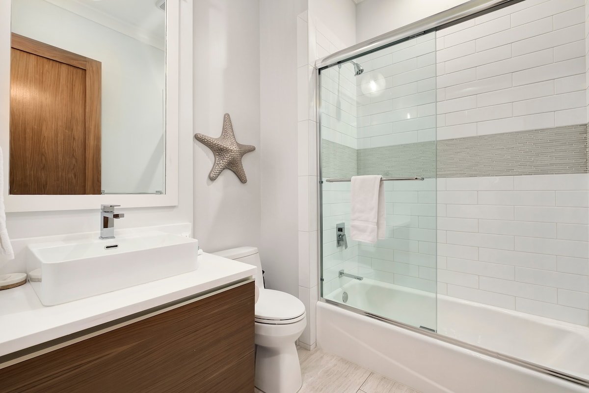 Casa Blanco|Easy Beach Access|Large Private Pool gallery image 2