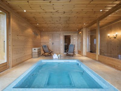 Luxury Swiss Chalet 50m from Piste