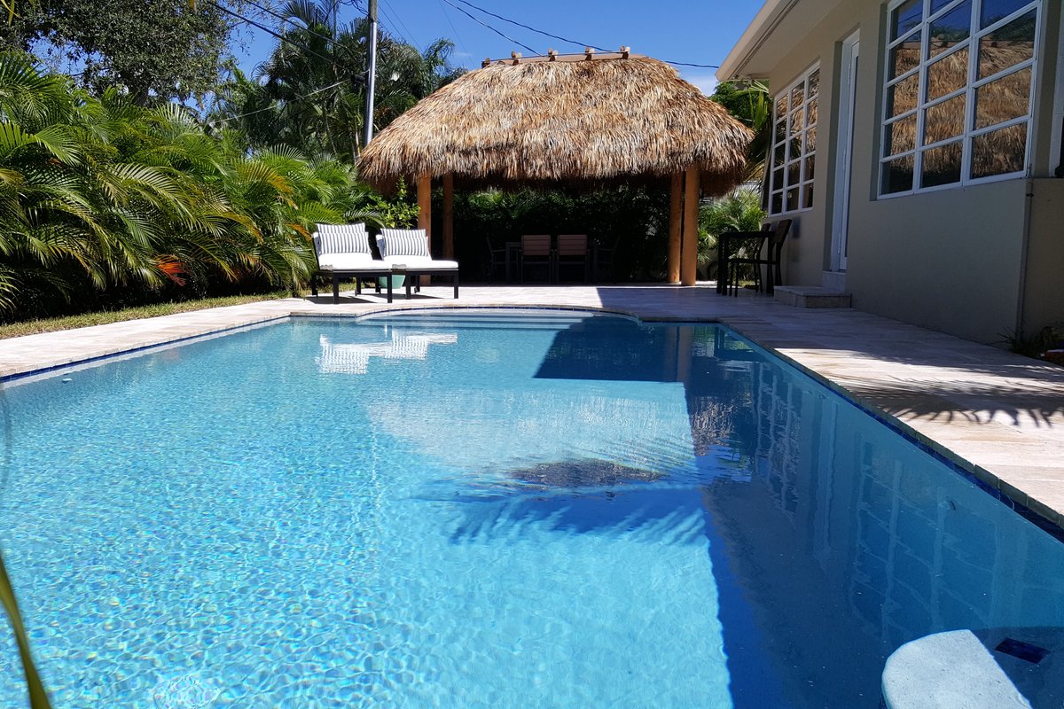 Walk to Beach & Dining ~ East of US1 !