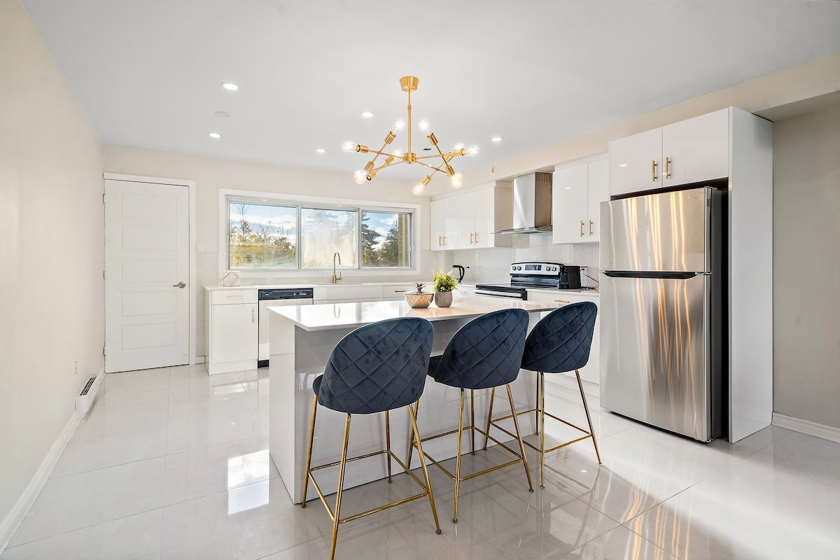 Montreal|Luxurious Apartment|2 Bathrooms | Sleep10 gallery image 3