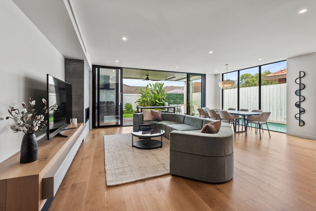 Bayside Grandeur /Heated Pool,Spa,Sauna,5 Ensuites gallery image 4