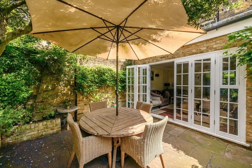 Fairytale Garden House – Next To Victoria Station gallery image 3