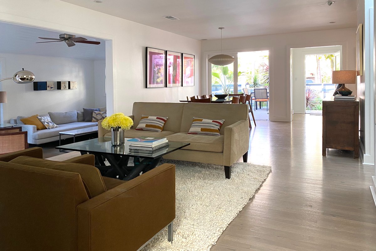 Contemporary and elegant beach home