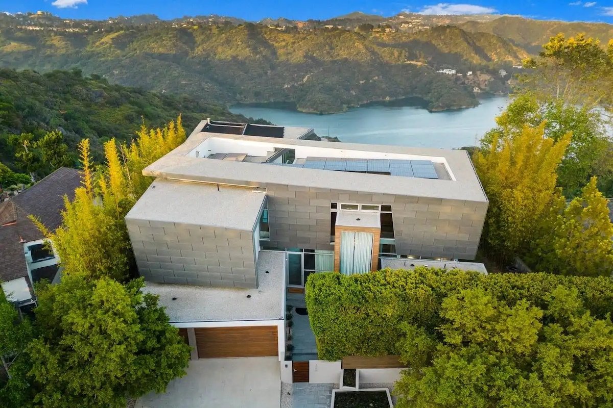 Bel Air Luxe w/ Lake View & Pool gallery image 5