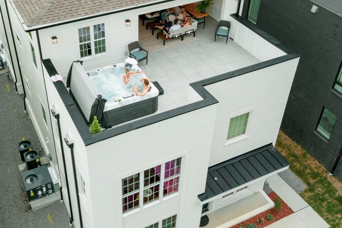 Two New Homes | 2mi to Broadway| Rooftop HotTub gallery image 2