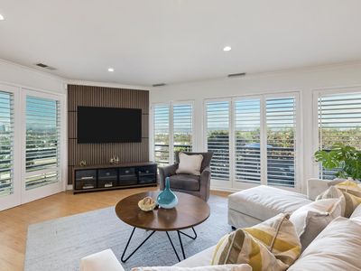 3Bd with Amazing City Views!