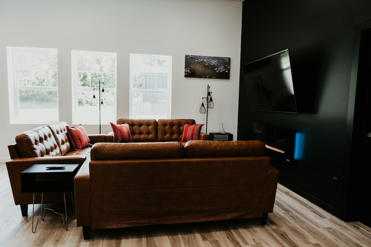 Black Steel Suites 2 gallery image 5