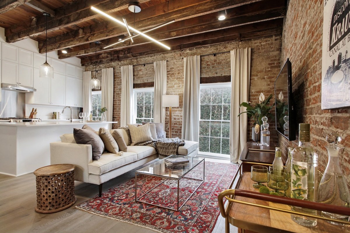 Luxury Historic Hotel Suite | 5 min to FQ gallery image 5