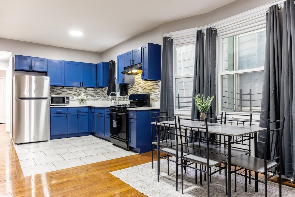 Multi Family House- 3 Full Apartments gallery image 3