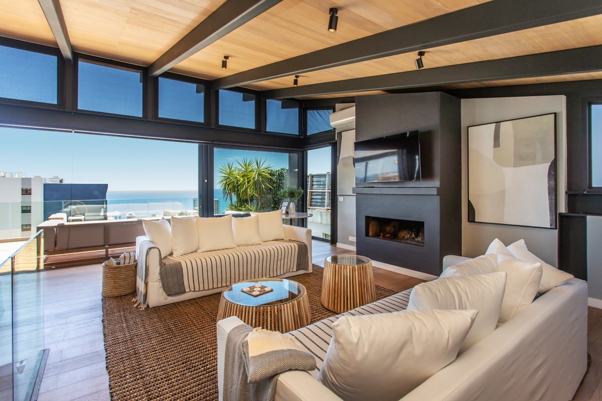 Stunning Modern, Spacious, Sea Views in Sea Point! gallery image 3