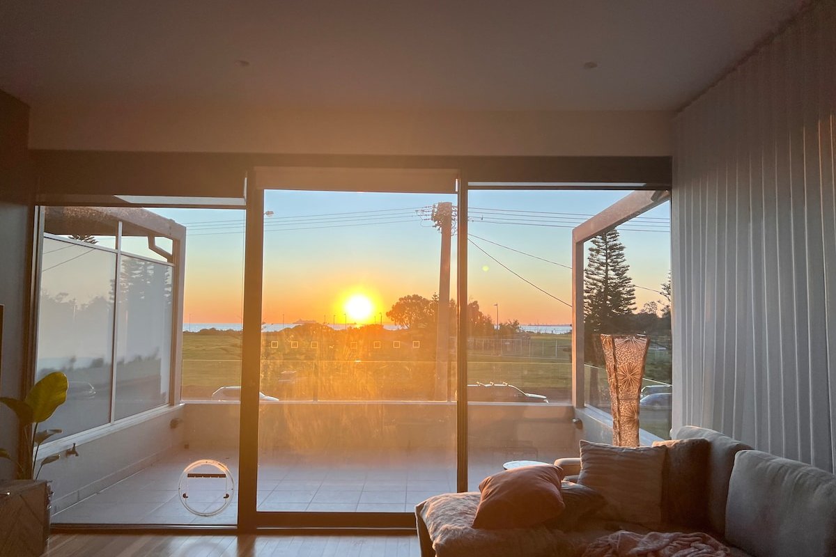 Escape to Beachfront Bliss in Elwood! gallery image 3