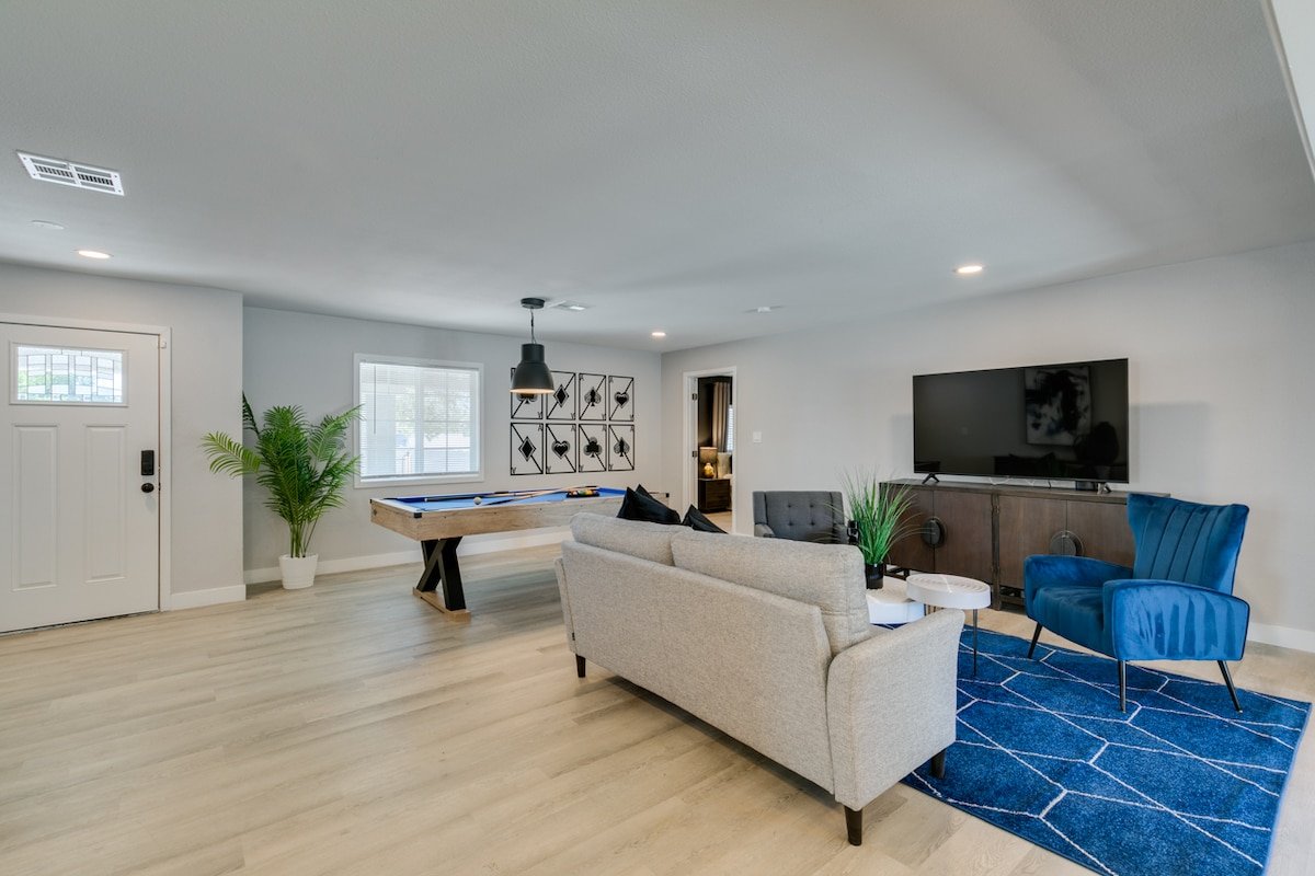 Lovely 5B/3B Home with Pool– Las Vegas Retreat gallery image 3