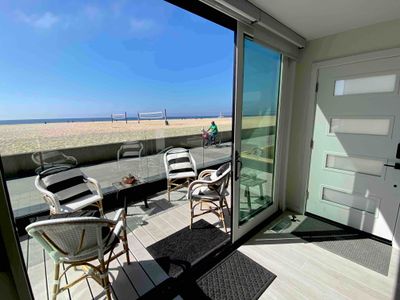 Beachfront Modern 2 Brdm/2 Bath on Strand