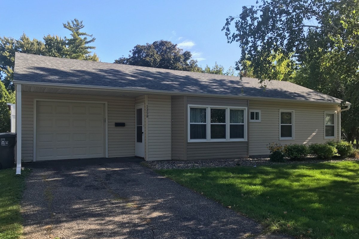 Amazing Two homes. Sleeps 12. Moa Airport Parks gallery image 4