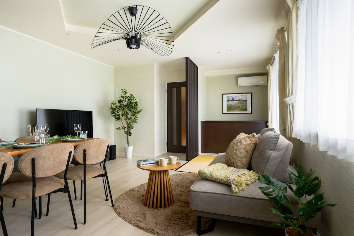 Luxury Asakusa Penthouse: Stunning Views | 109 sqm gallery image 4