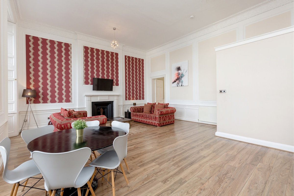 York Place City Centre 2 bedroom Apartment gallery image 4