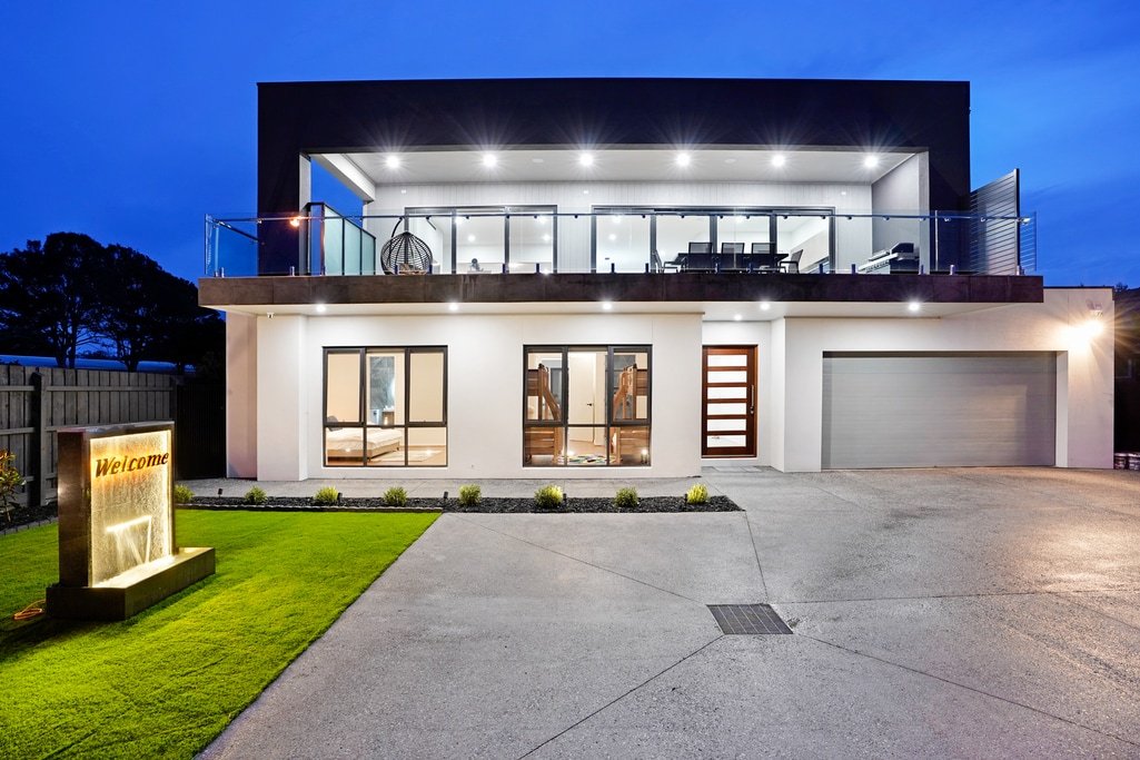 MAX Entertain Beachside Retreat – Amazing Backyard gallery image 3