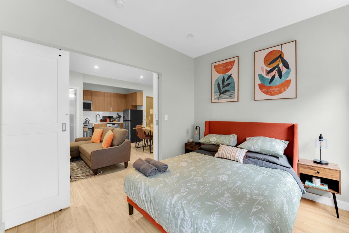 Chic Midtown 2 Bedroom | Queen Beds | WD