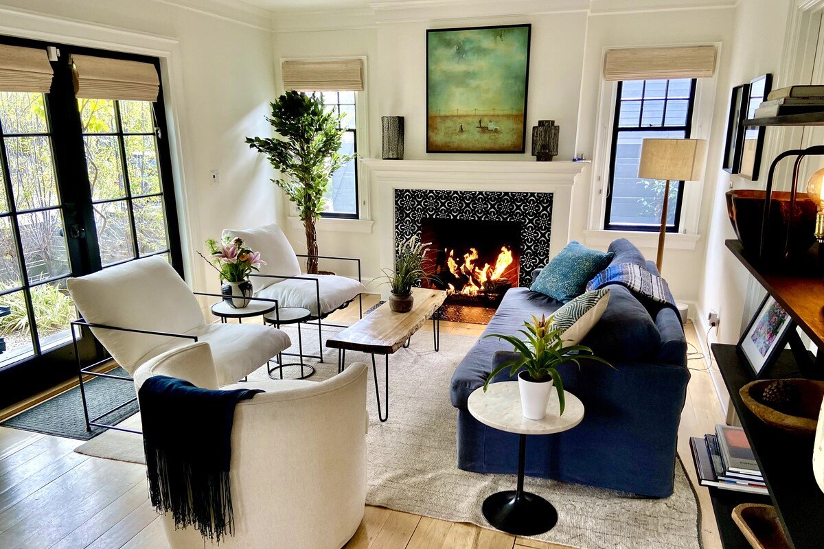 Venice Beach Indoor-Outdoor Oasis in Walk Street District gallery image 4