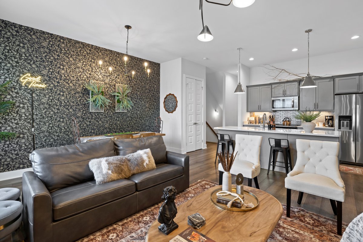 The Speakeasy (Rooftop HOT TUB!)