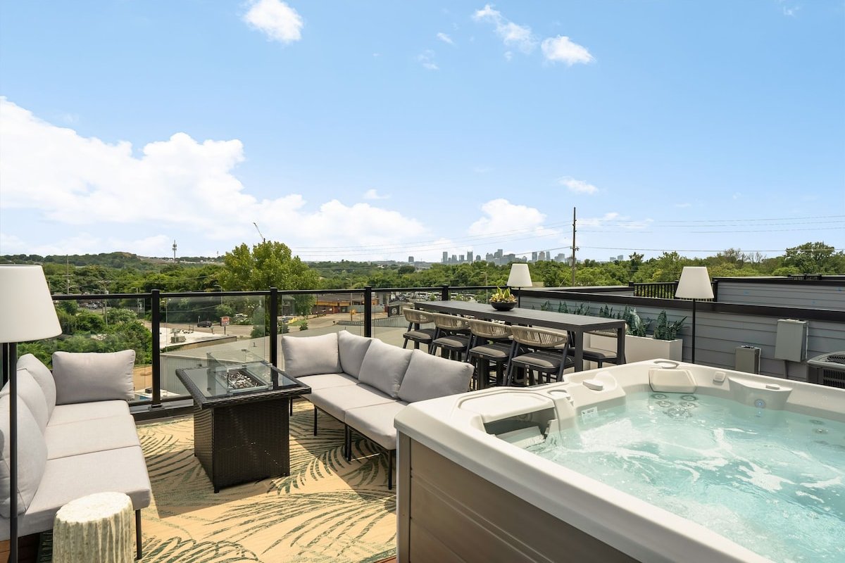 Luxury Rooftop, Pool, Sauna, Downtown view gallery image 4