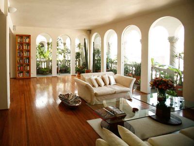 Deluxe 4-BR penthouse, views, historic center