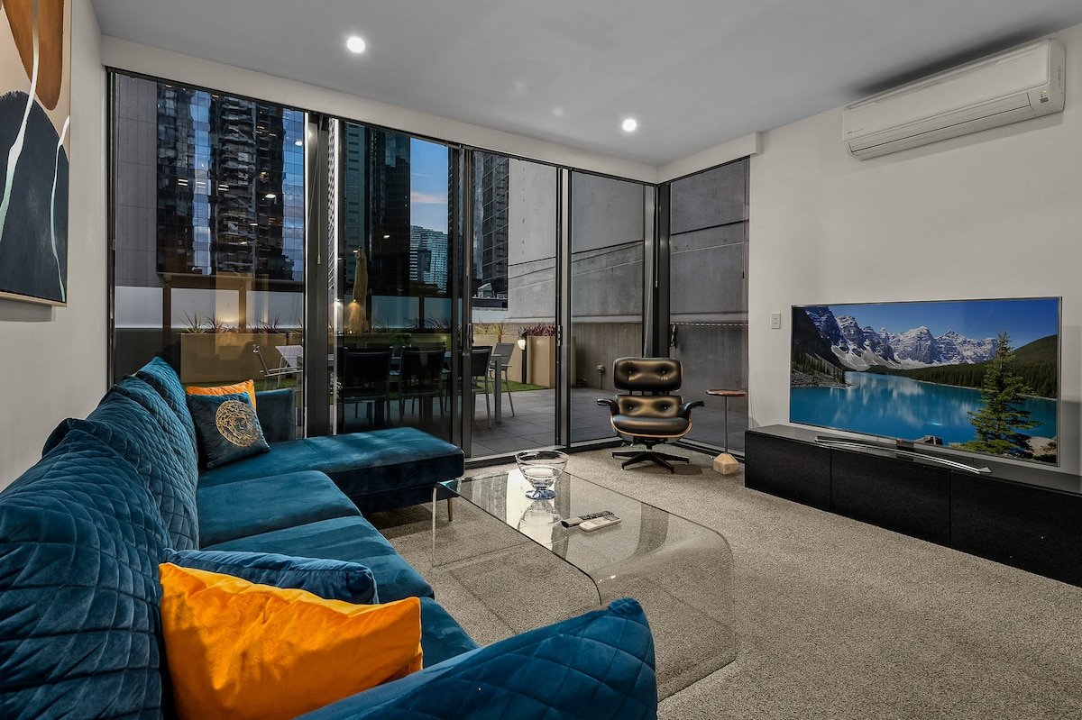 Exclusive Stays – Southbank Podium gallery image 3