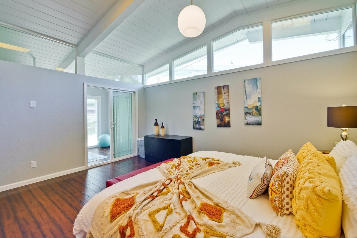 Upscale 4BR/3.5BA house near Stanford w/ AC gallery image 4