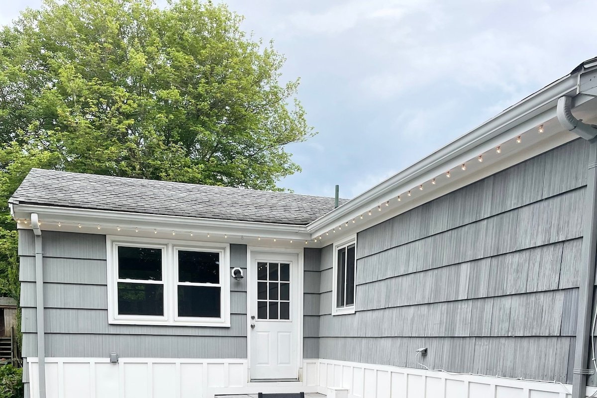 Portsmouth / Newport House, 1 mile from beach gallery image 4