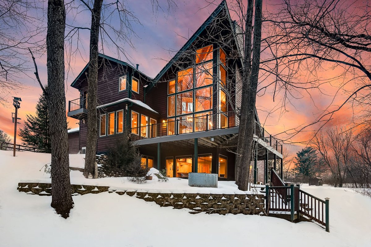 Luxury 4BR / 3BA Home on 12 Acres, Sauna, Theater