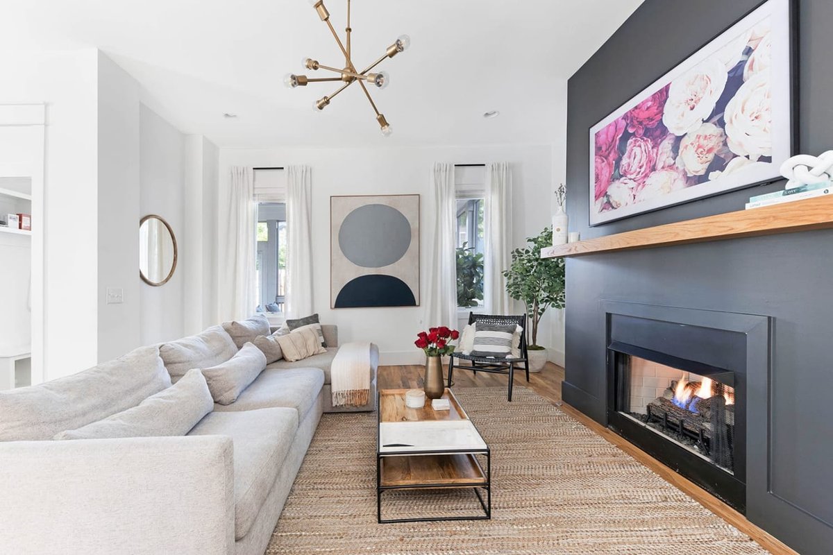 The Hadley House – Cozy Porch + Fenced in Backyard