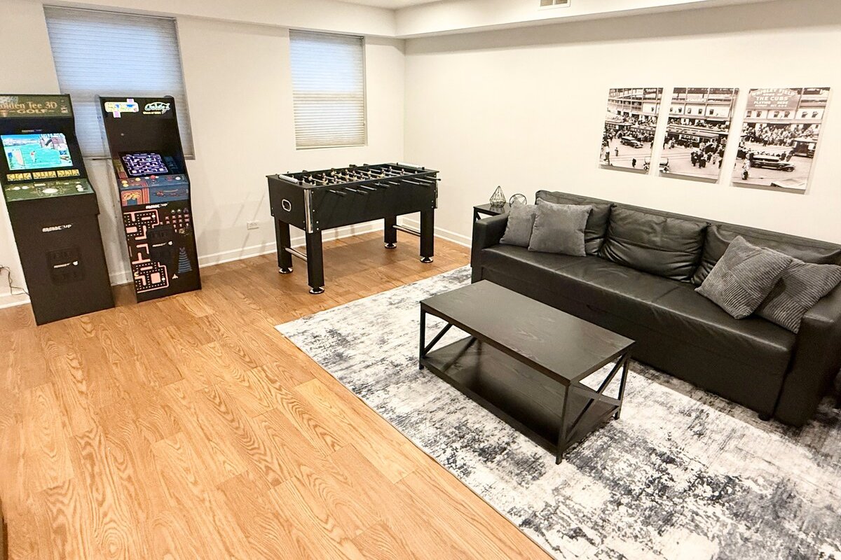 Lincoln Park – Amazing Game Room – Best Location gallery image 5