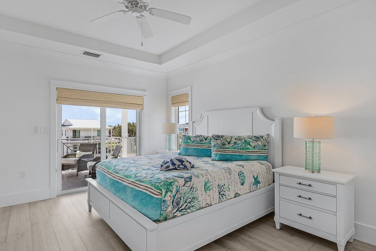 White Sands Retreat: Bay Views, Pool, Elevator gallery image 5